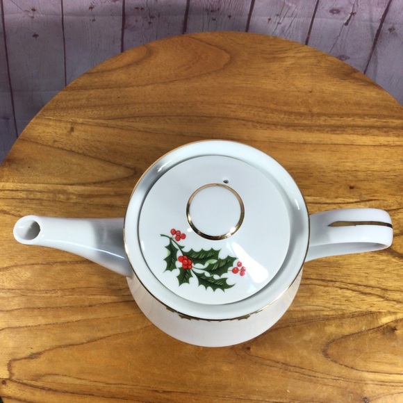 Porcelain Holly Berry Teapot - Picture 6 of 8